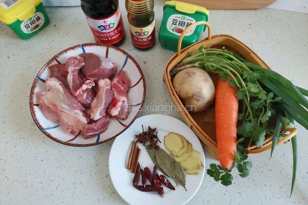 胡萝卜土豆炖羊肉的做法图解1