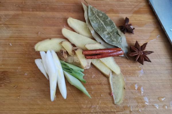 排骨土豆炖豆角的做法图解3