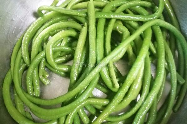 麻酱蒜末拌豇豆的做法图解3