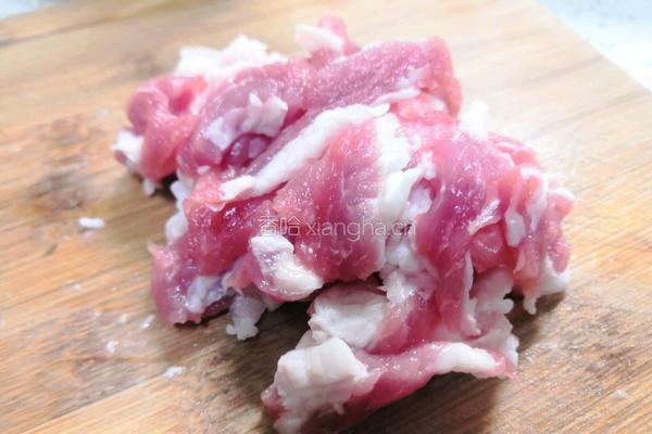 百合蘑菇炒肉片的做法图解2