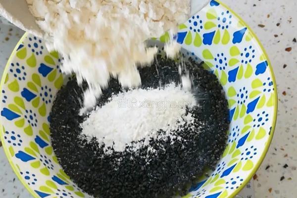 黑芝麻薄脆的做法图解1