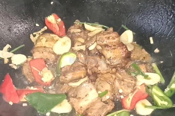 蘑菇炒五花肉的做法图解7