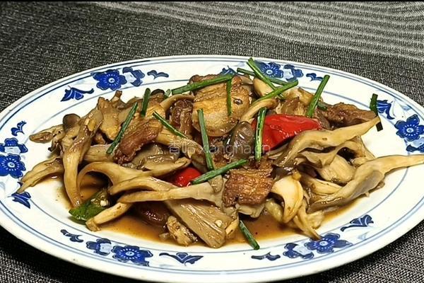 蘑菇炒五花肉的做法图解10