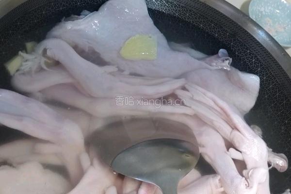 卤鸭腿的做法图解1