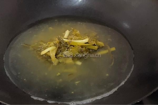老坛酸菜面的做法图解1