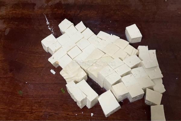 鱼头豆腐汤的做法图解1