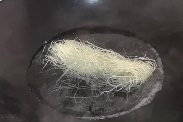 海蛎清汤米粉的做法图解1