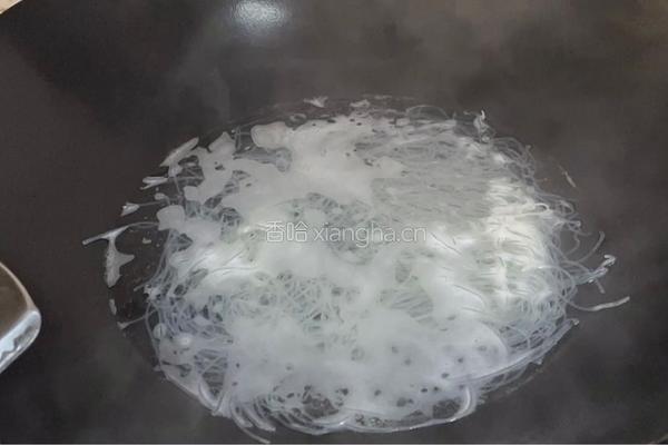 海蛎清汤米粉的做法图解2