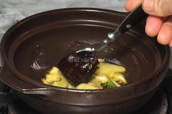 猪肝粉丝砂锅煲的做法图解6