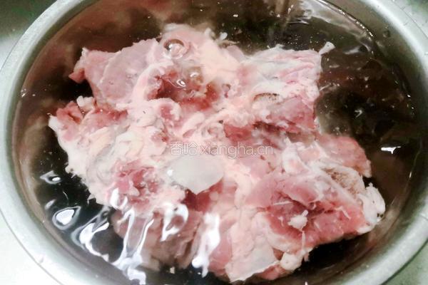 菊花菜烧牛排骨的做法图解2