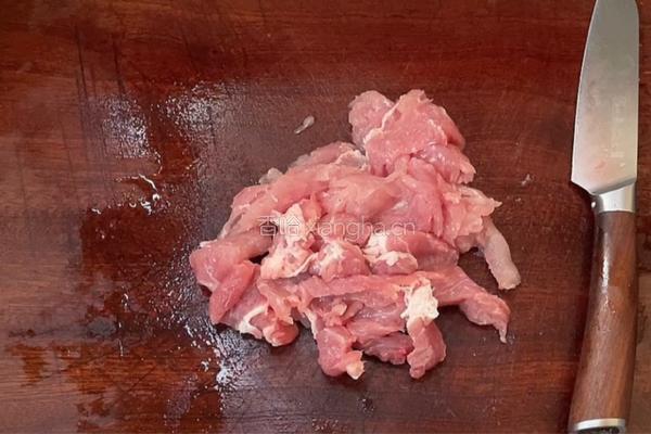 肉片炒蘑菇的做法图解2