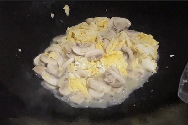 蘑菇炒鸡蛋的做法图解8