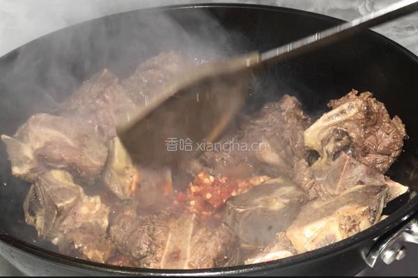酱炖牛脊骨的做法图解5
