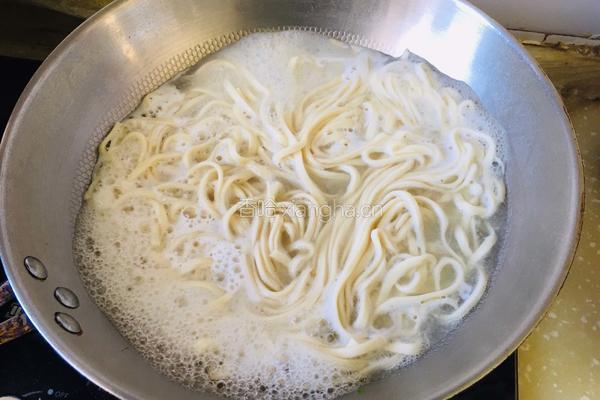 西红柿辣椒酱拌面的做法图解6
