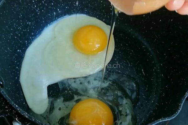 肉丸子鸡蛋热汤面的做法图解1