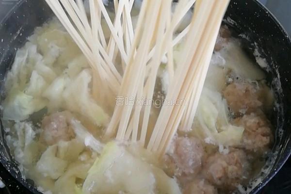 肉丸子鸡蛋热汤面的做法图解6