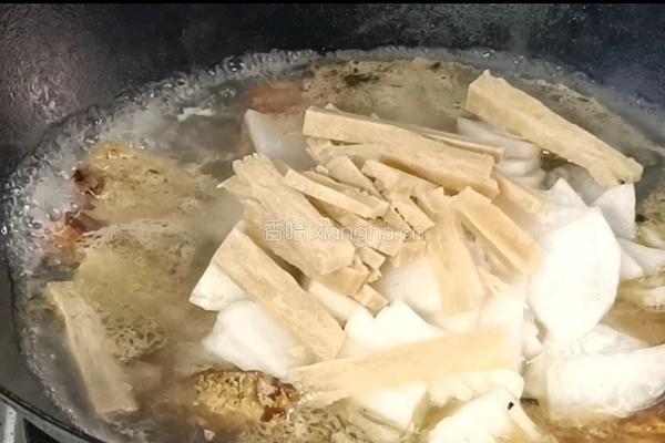 萝卜鱼肉汤的做法图解6