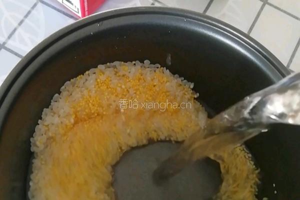 牛肉窝蛋二米粥的做法图解1