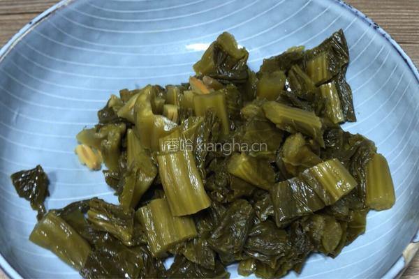 酸菜炖鲫鱼的做法图解2