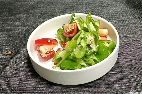 辣椒炒冬瓜的做法图解2