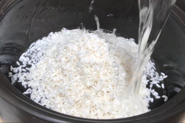 豌豆肉末粥的做法图解1