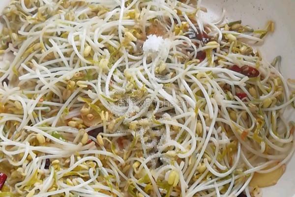 酸辣绿豆芽的做法图解4