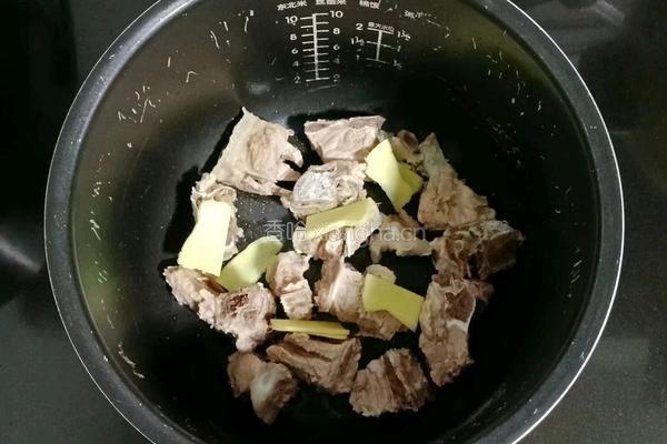 玉米萝卜排骨汤的做法图解5