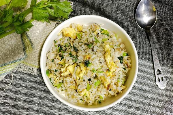 莲藕芹菜蛋炒饭的做法图解12