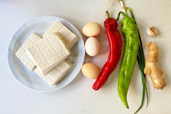 鸡蛋炖豆腐的做法图解1