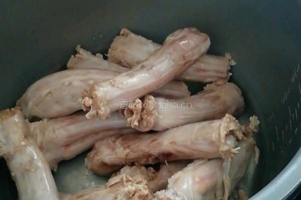 麻辣鸭脖的做法图解3