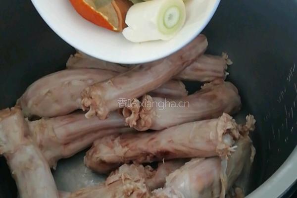 麻辣鸭脖的做法图解4