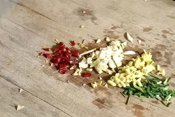 酸辣土豆藕丁的做法图解3