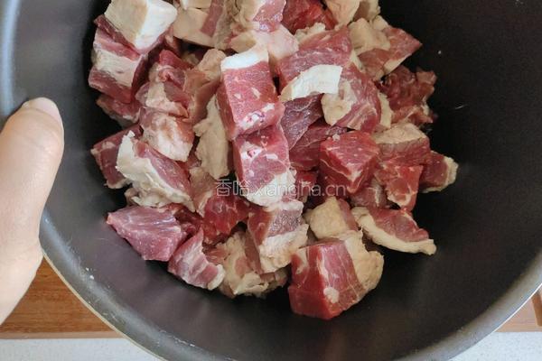 咖喱牛肉炖土豆的做法图解2