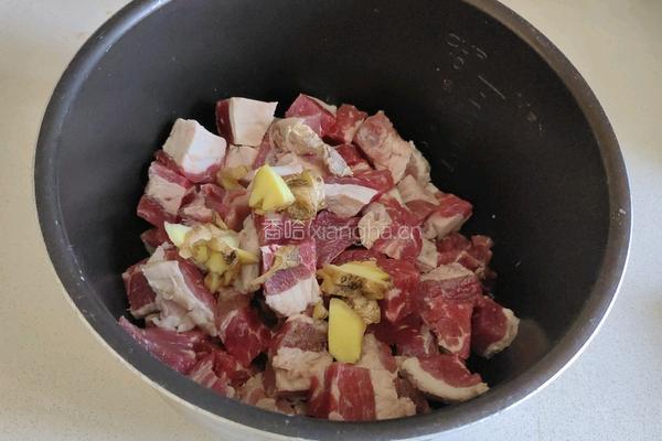 咖喱牛肉炖土豆的做法图解3
