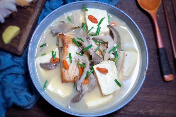 平菇豆腐清炖鱼汤的做法图解15