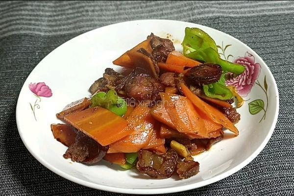 胡萝卜炒香肠的做法图解10