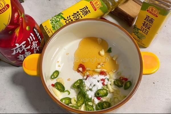 麻辣凉拌皮蛋的做法图解3