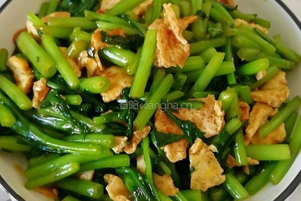 鸡蛋酱茼蒿的做法图解8