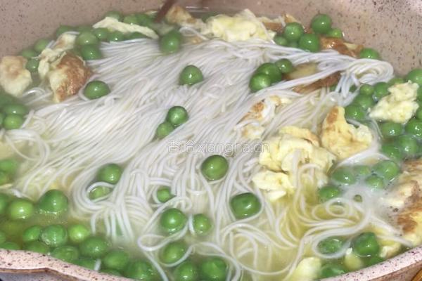 豌豆鸡蛋汤面的做法图解9