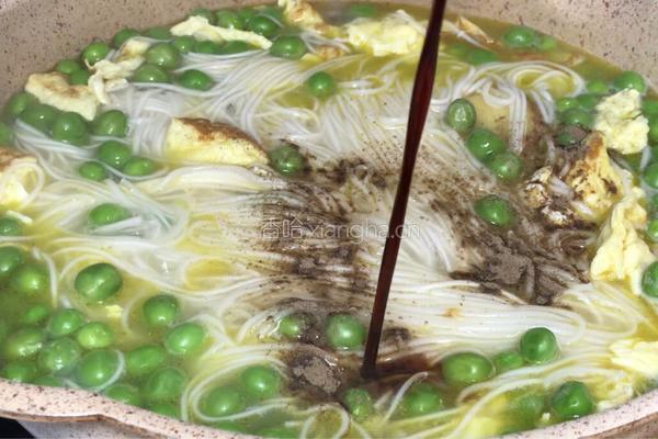 豌豆鸡蛋汤面的做法图解10