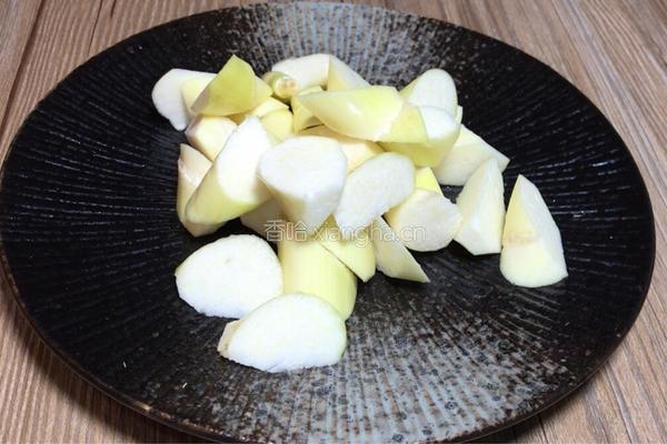 茄子茭白炖肉的做法图解3