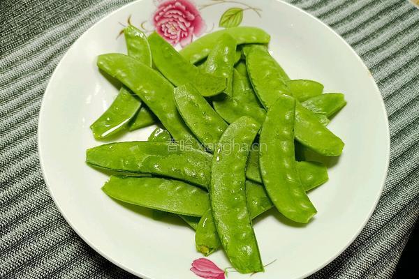 荷兰豆炒藕片的做法图解2