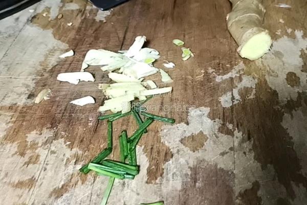 茄子茭白烧肉的做法图解4