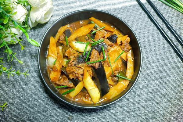 茄子茭白烧肉的做法图解12