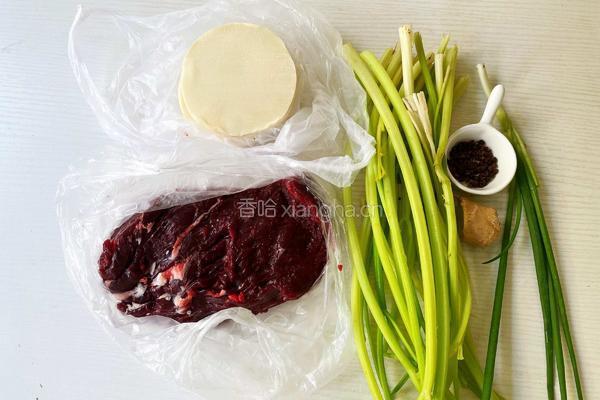 牛肉芹菜饺子的做法图解1