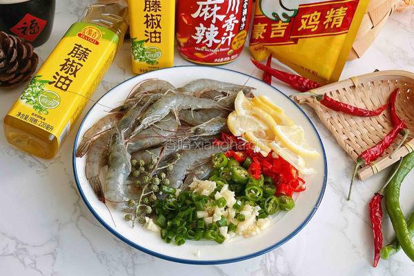 酸辣柠檬虾的做法图解1