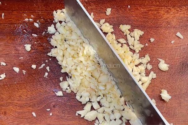 手撕杏鲍菇炒肉片的做法图解1