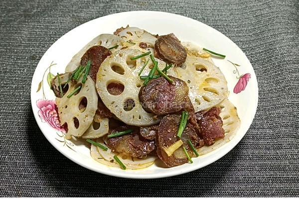 香肠炒藕片的做法图解10