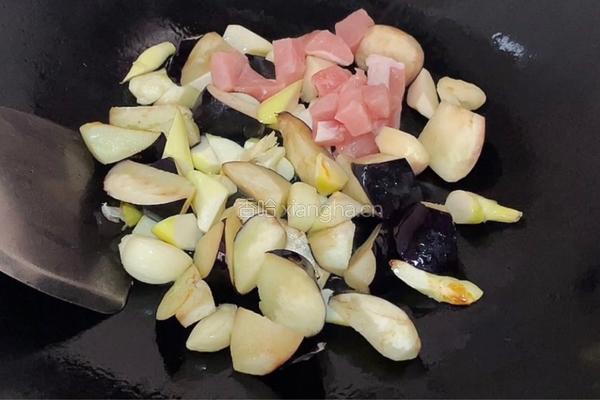 茭白茄子焖肉的做法图解6