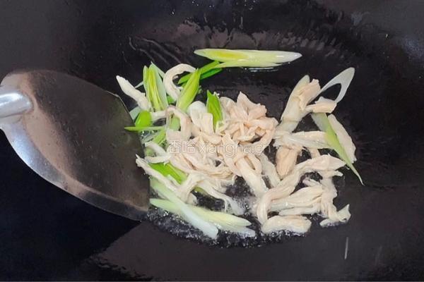 鸡肉丝炒河粉的做法图解4